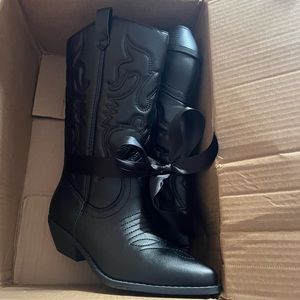 Black Women's Cowboy boots Never Worn